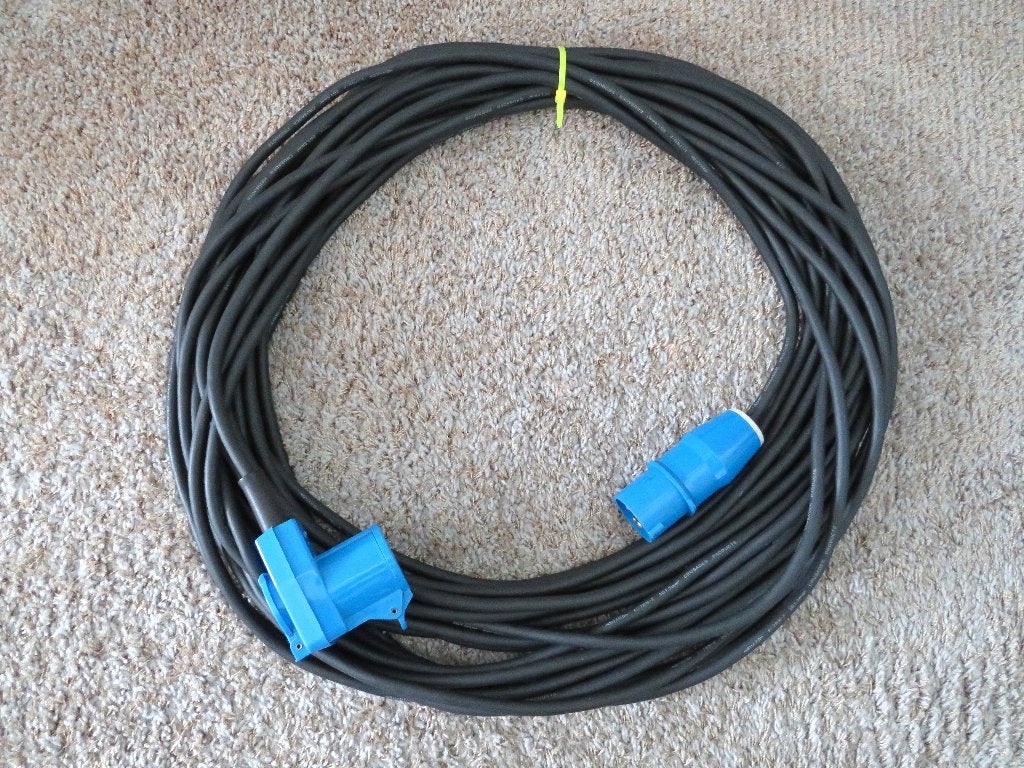 Campingsnoer / kabel 30 meter, met CEE + Haakse stekker, Ophalen, Zo goed als nieuw