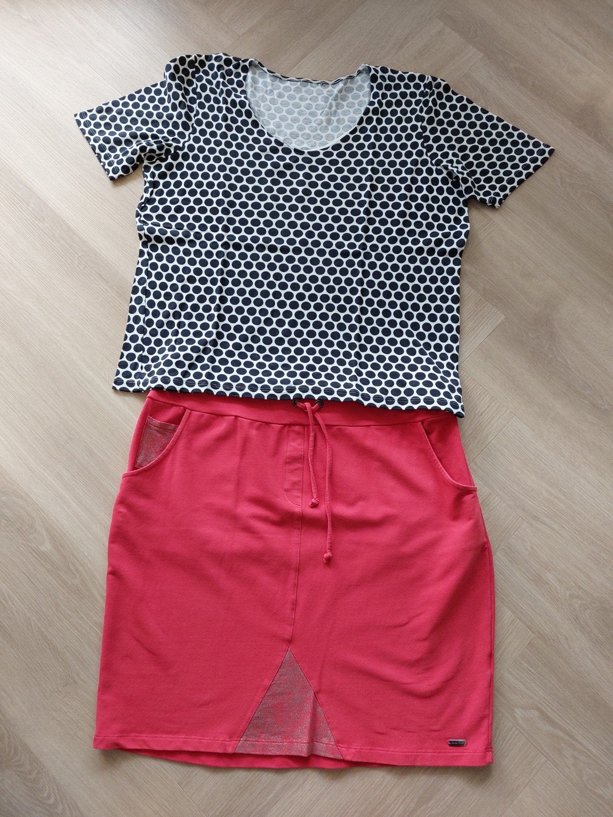 LEUKE SET ROKJE MET SHIRTJE MAAT 44, Ophalen of Verzenden, Zo goed als nieuw, Maat 42/44 (L), Boven de knie