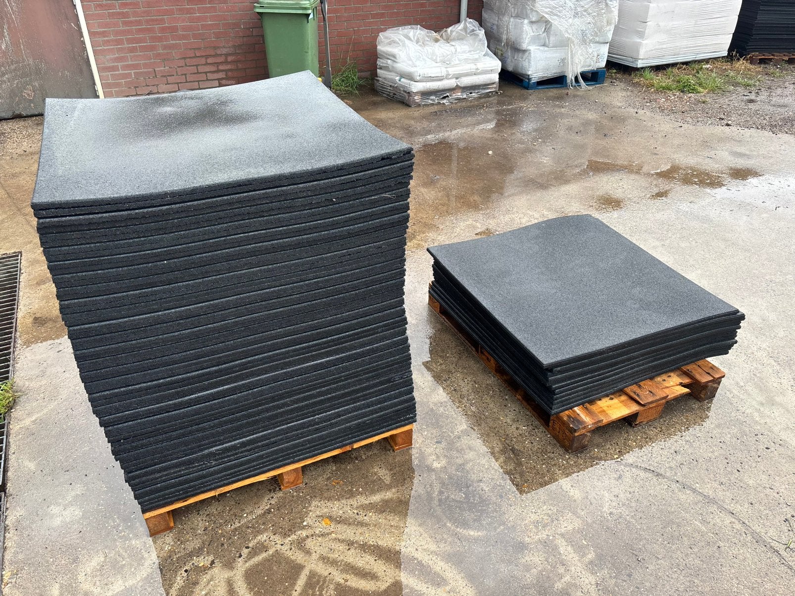 Hoogwaardige rubber tegels 1x1m - 2 cm, Ophalen, Gebruikt, Divers, Overige typen