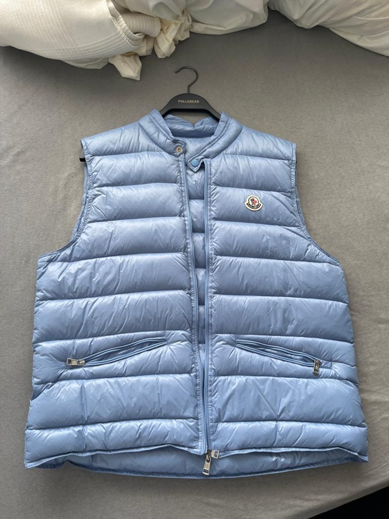 Moncler bodywarmer lichtblauw maat L, Ophalen of Verzenden, Zo goed als nieuw, Maat 52/54 (L), Blauw