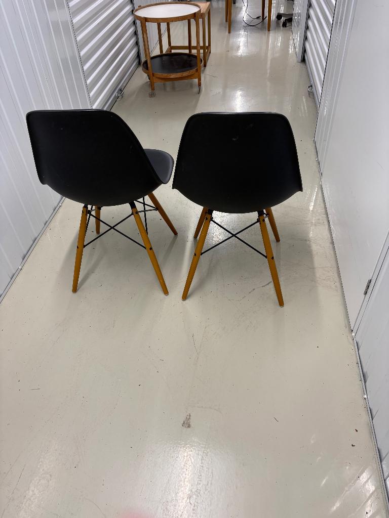 Vitra Eames zwarte stoel (4x) met essenhouten onderstel, Gebruikt, Zwart, Vier, Ophalen