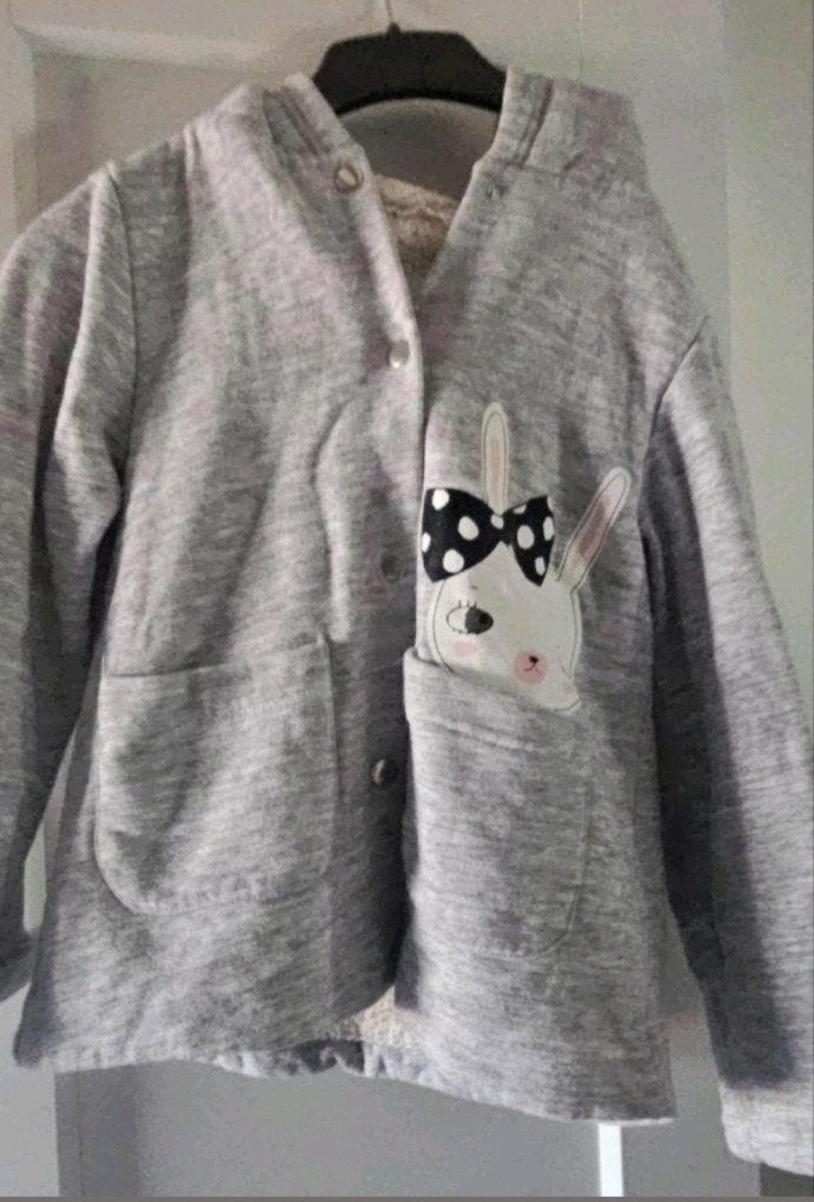 Grijs konijn vest maat 128, Ophalen of Verzenden, Zo goed als nieuw, Meisje, Trui of Vest