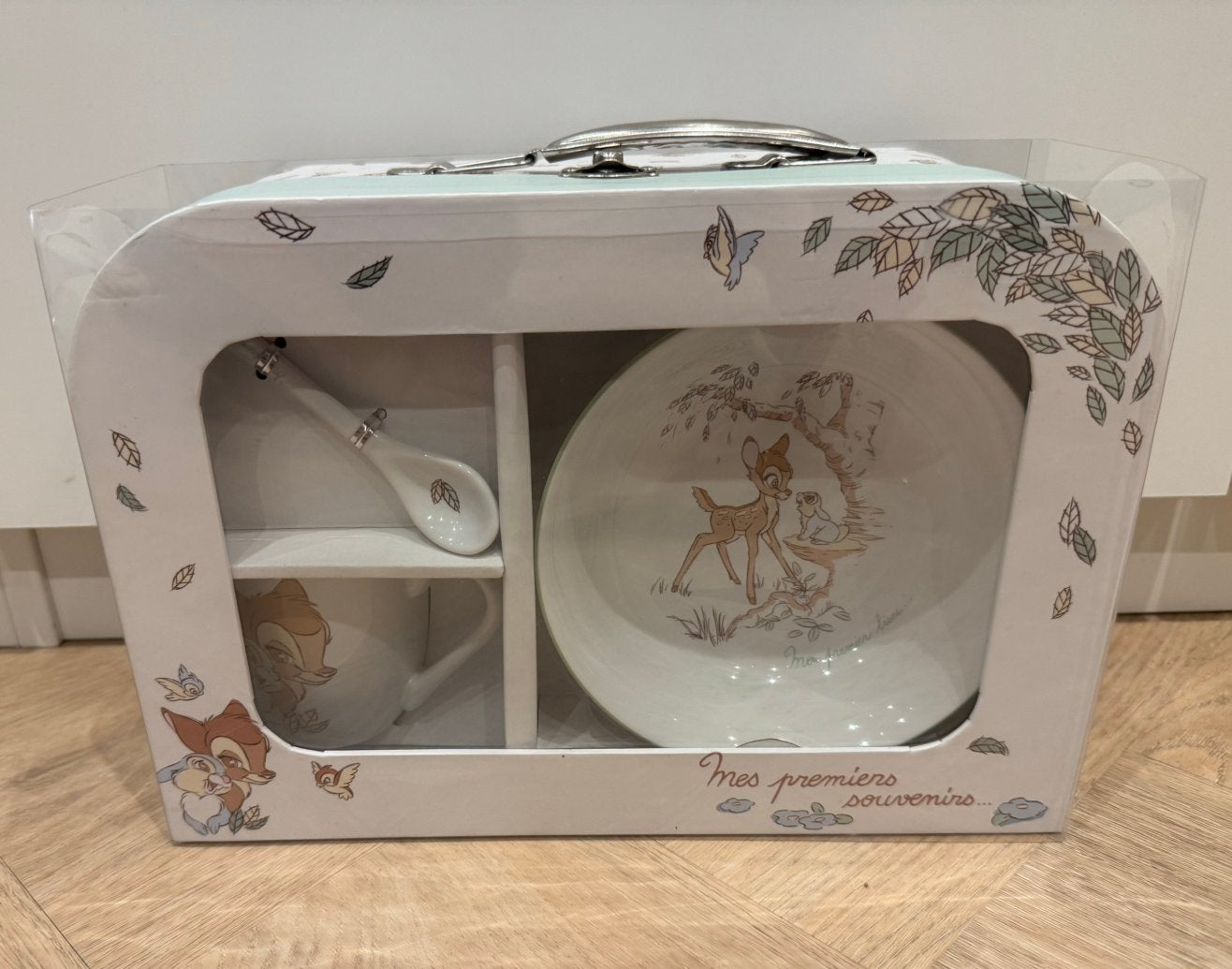 Bambi baby serviesset in mooi koffertje (nieuw), Verzamelen, Disney, Ophalen of Verzenden, Bambi of Dumbo, Nieuw, Servies