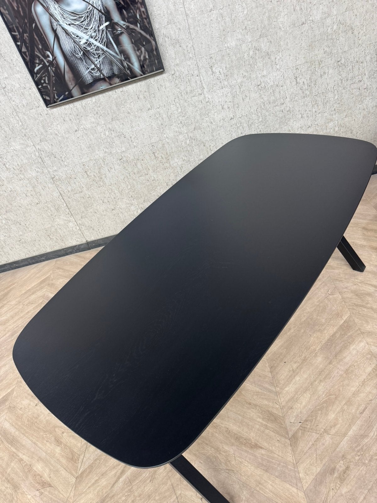 Foto 3 van Kleine zwarte eiken eettafel Deens ovaal  180x95cm
