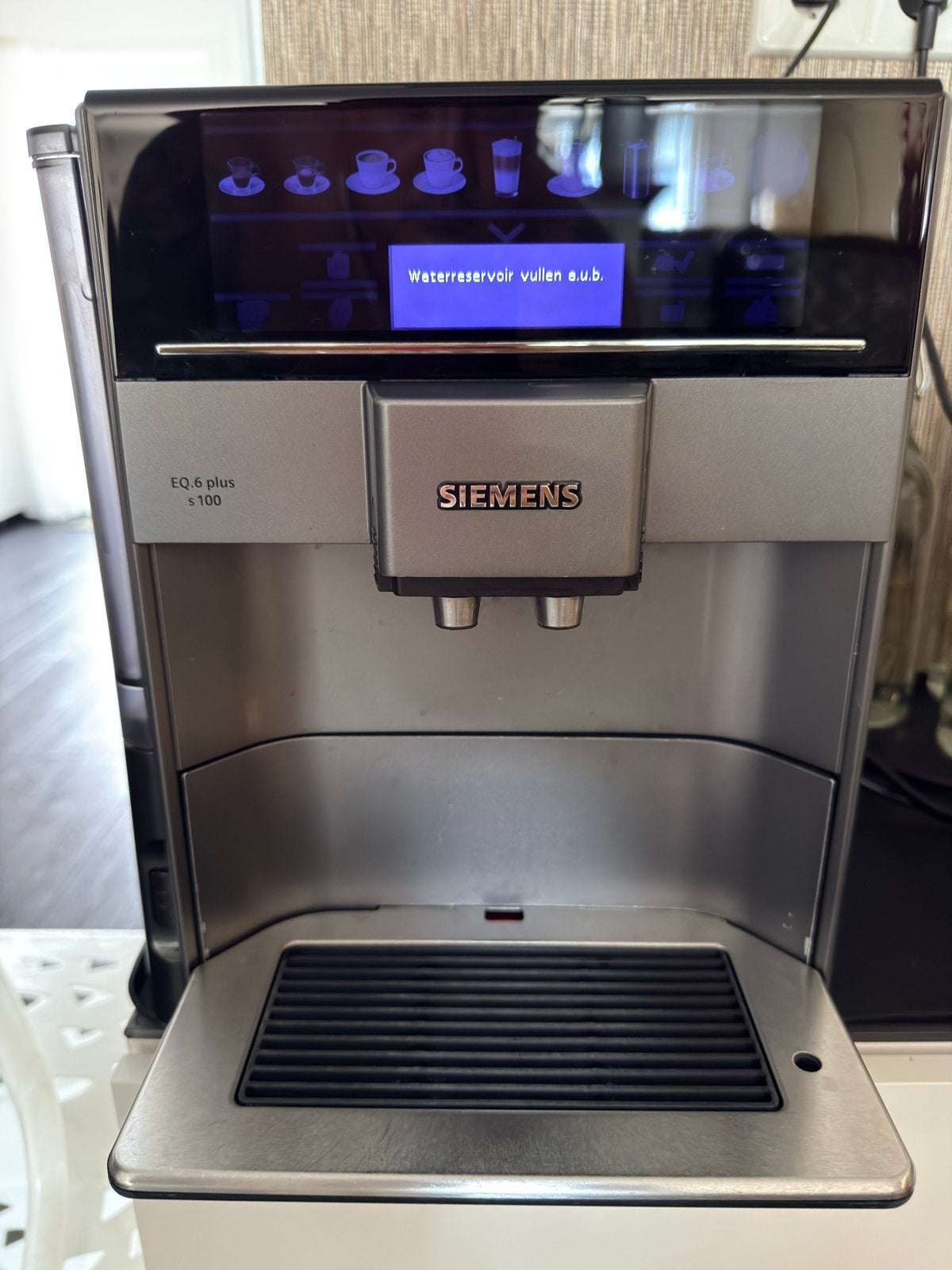 Siemens EQ.6 plus S100 volautomatische espressomachine, Witgoed en Apparatuur, Koffiezetapparaten, Afneembaar waterreservoir, Gebruikt