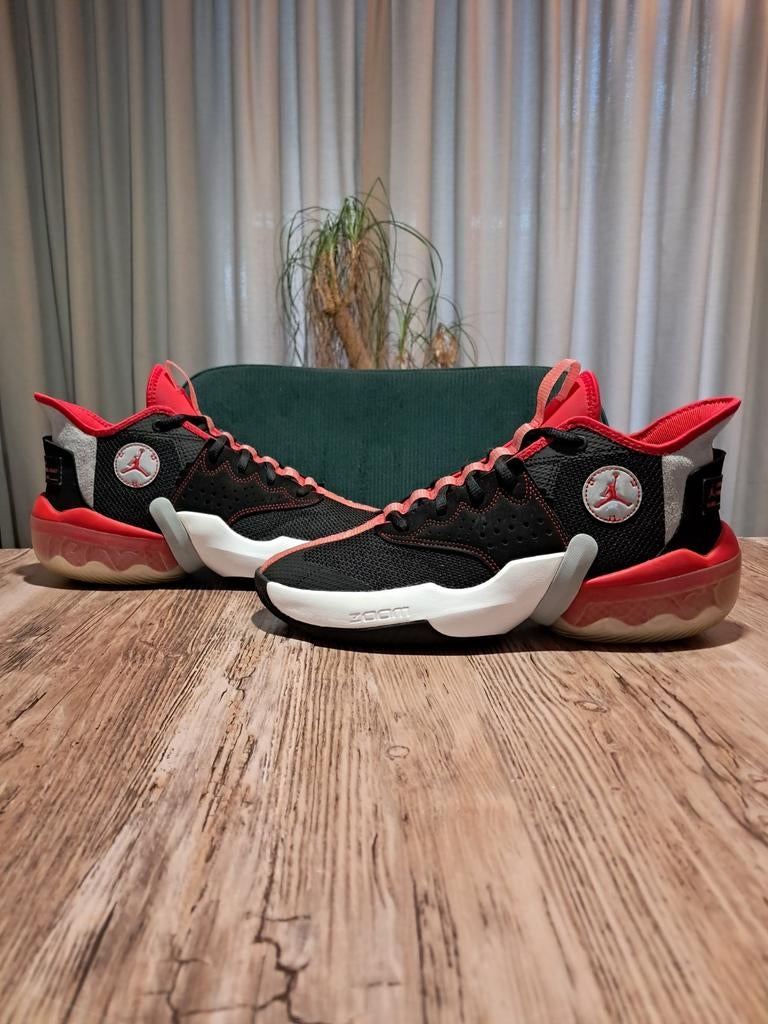 Jordan React Elevation 'Bred' Size 42,5, Kleding | Heren, Schoenen, Zwart, Nike, Ophalen of Verzenden, Sneakers of Gympen