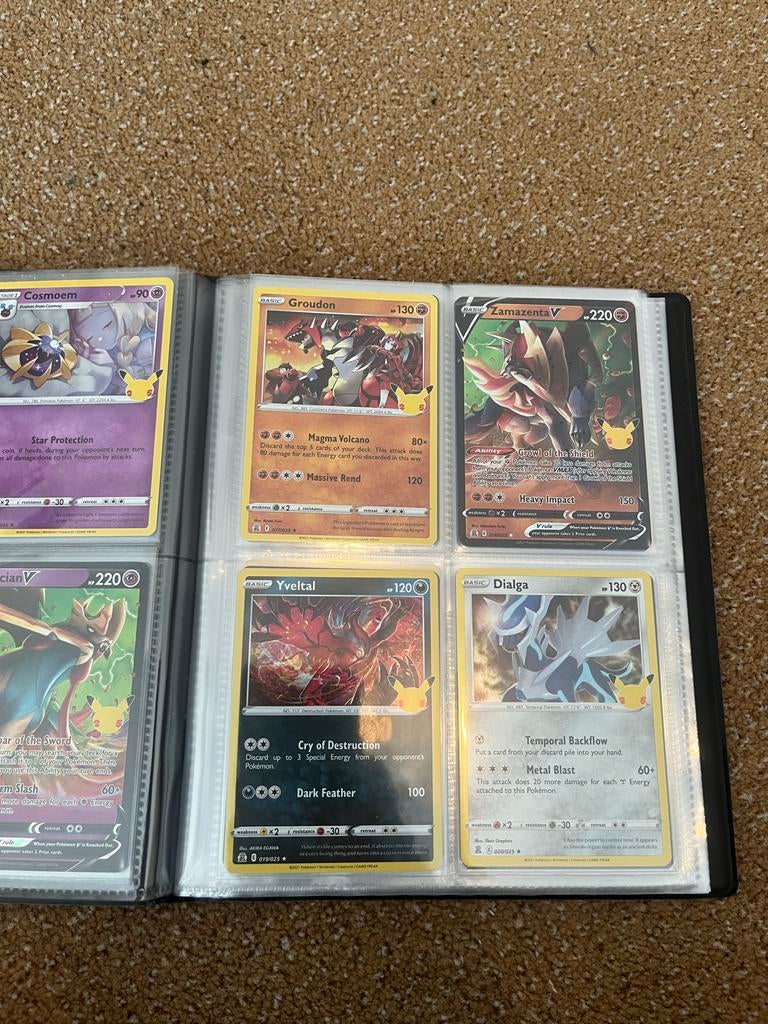 Pokémon 25 Jaar Collectie: Charizard & Greninja Gold Star, Hobby en Vrije tijd, Verzamelkaartspellen | Pokémon, Ophalen of Verzenden