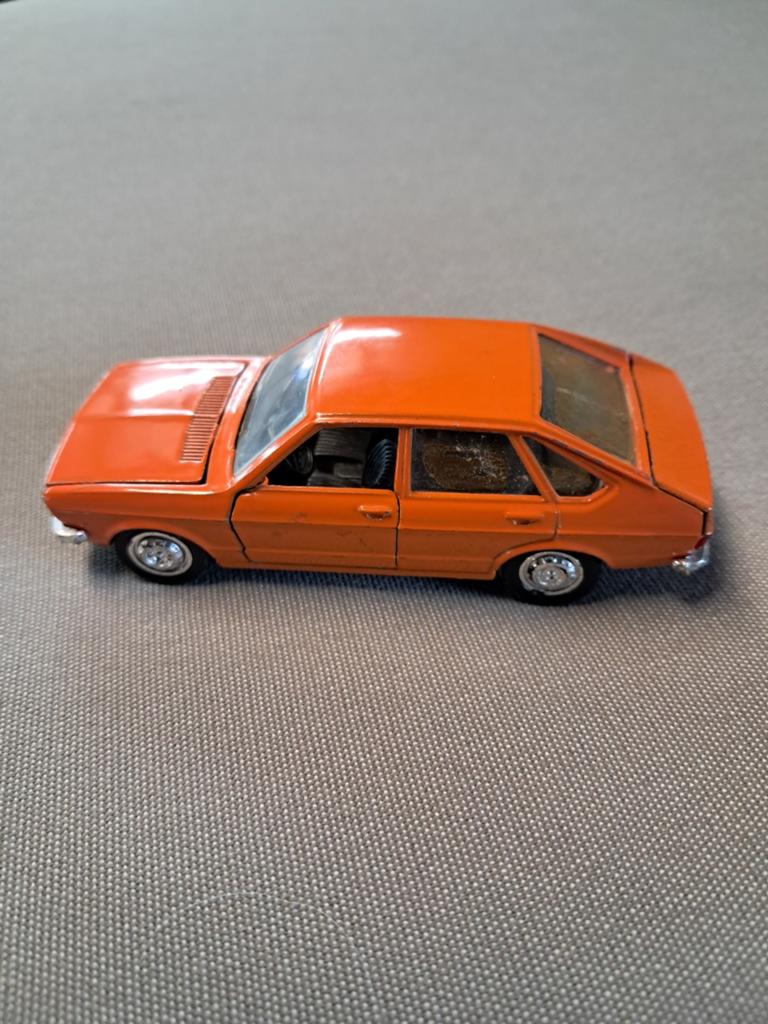 Volkswagen passat 1/43, Ophalen of Verzenden, Auto, Schuco