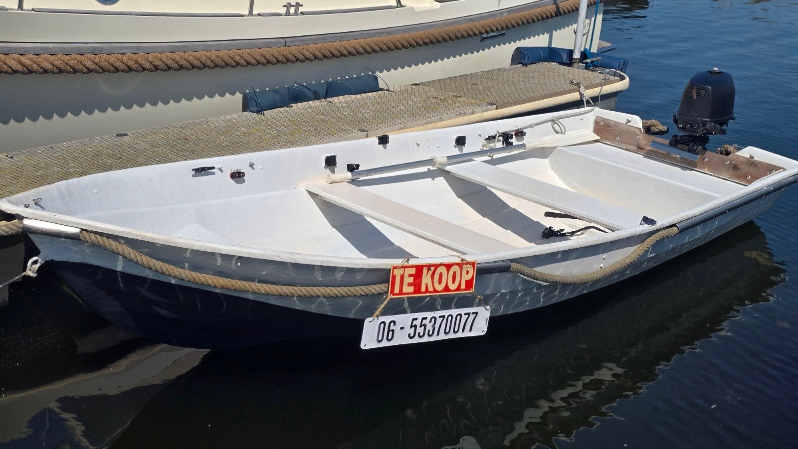 Mooi vis/toerbootje  410x165 cm met 6 pk motor en trailer, Watersport en Boten, 4 m, Buitenboordmotor, Zo goed als nieuw, Polyester