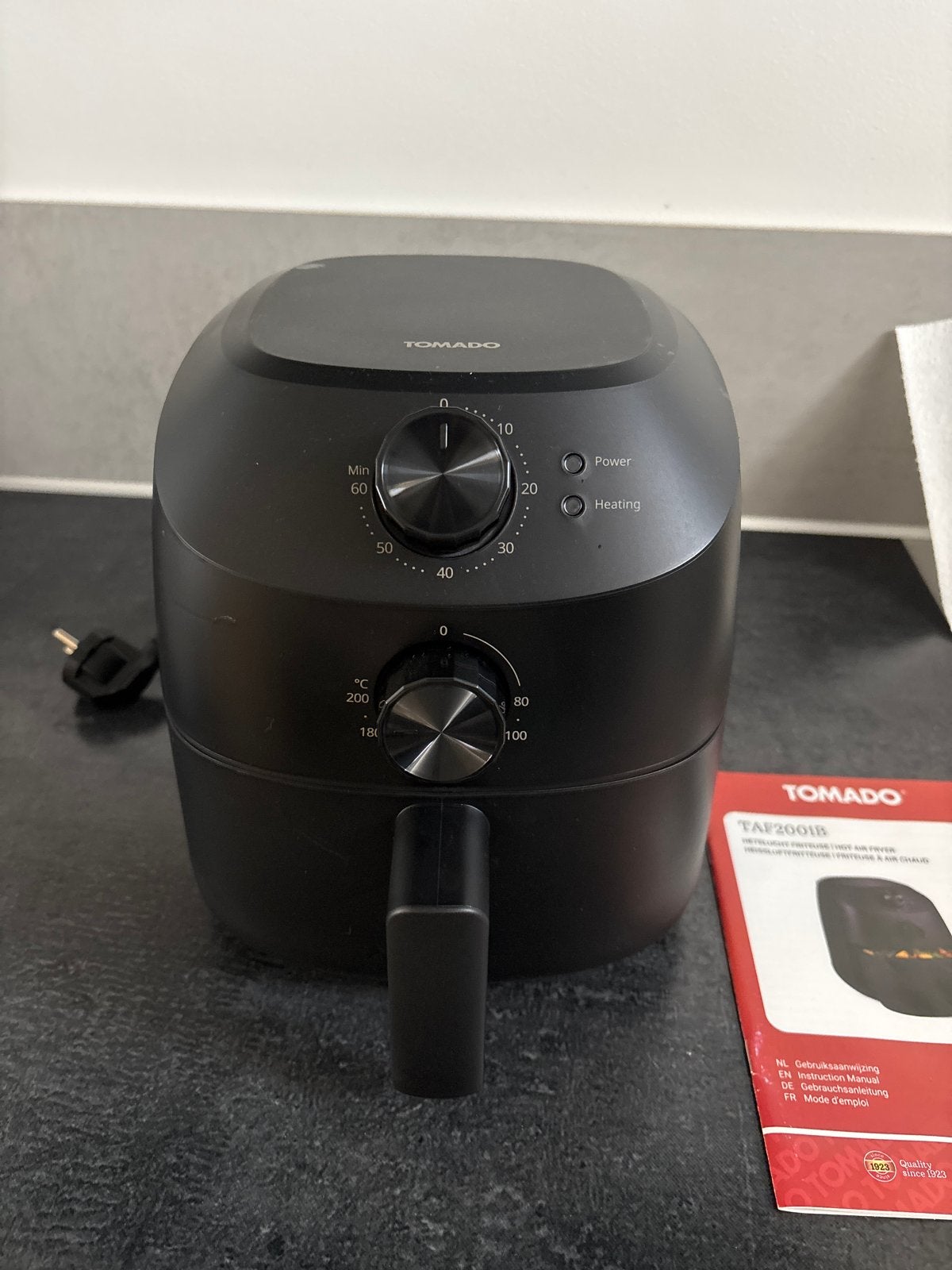 Tomado TAF2001B Airfryer - Compact en Efficiënt, Ophalen, Zo goed als nieuw, Airfryer, Minder dan 750 gram