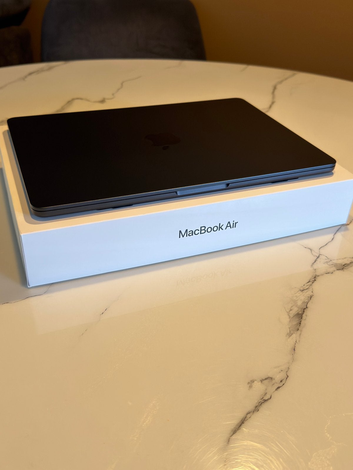 Foto 2 van MacBook Air 13” M5, 16GB, 512GB, Midnight 2026 + Accesoires