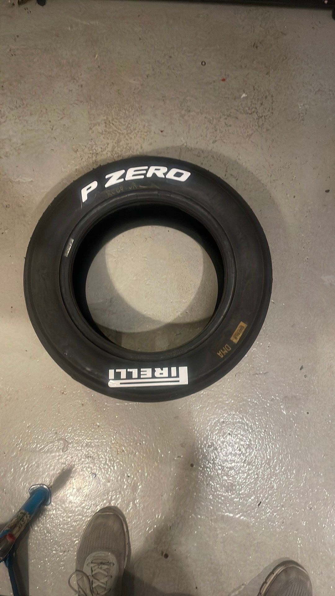 Pirelli PZero formule band ter versiering kamer F1, Verzamelen, Ophalen of Verzenden, Zo goed als nieuw, Formule 1