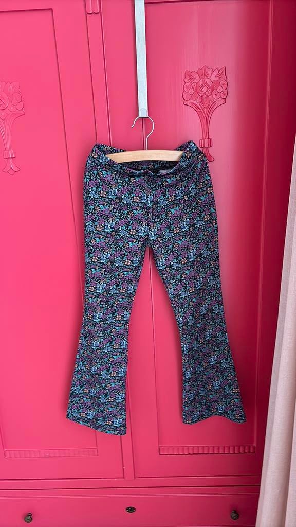 Flared legging ter stal kids 128, Ophalen of Verzenden, Zo goed als nieuw, Meisje, Broek