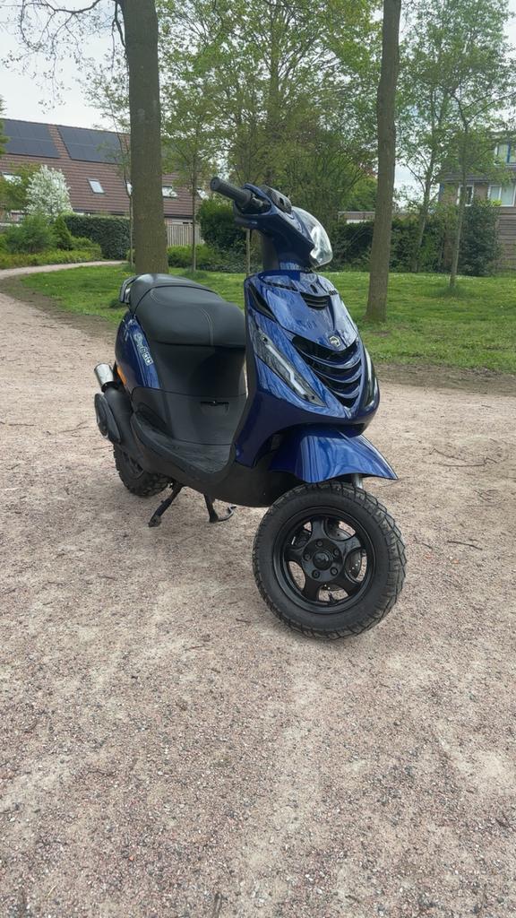 Zip 2 takt 70cc, Fietsen en Brommers, Scooters | Piaggio, Ophalen of Verzenden, Zo goed als nieuw, Tweetakt, Zip