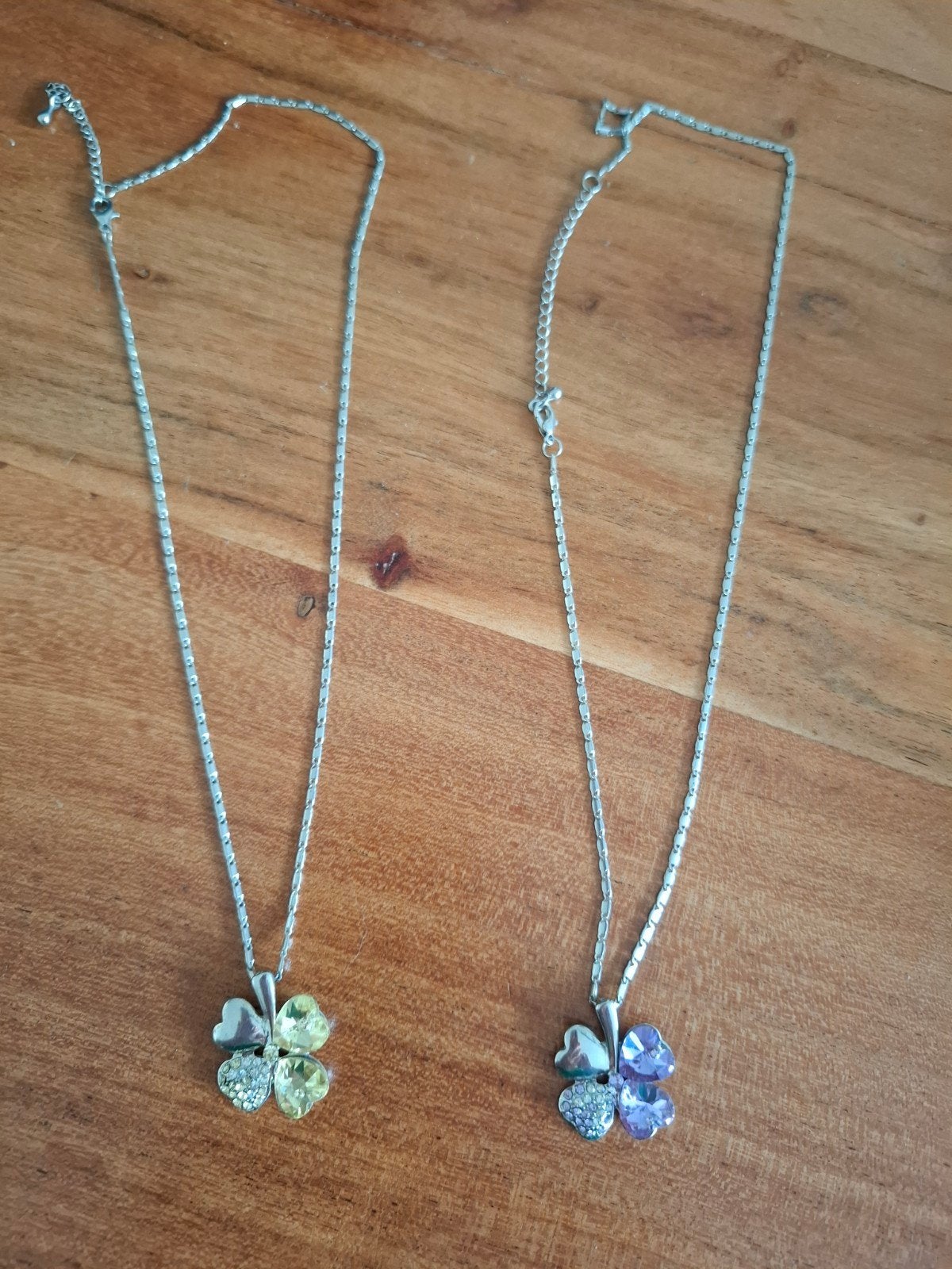 Ketting met klavertje 4 hanger, Ophalen of Verzenden, Nieuw, Steen of Mineraal