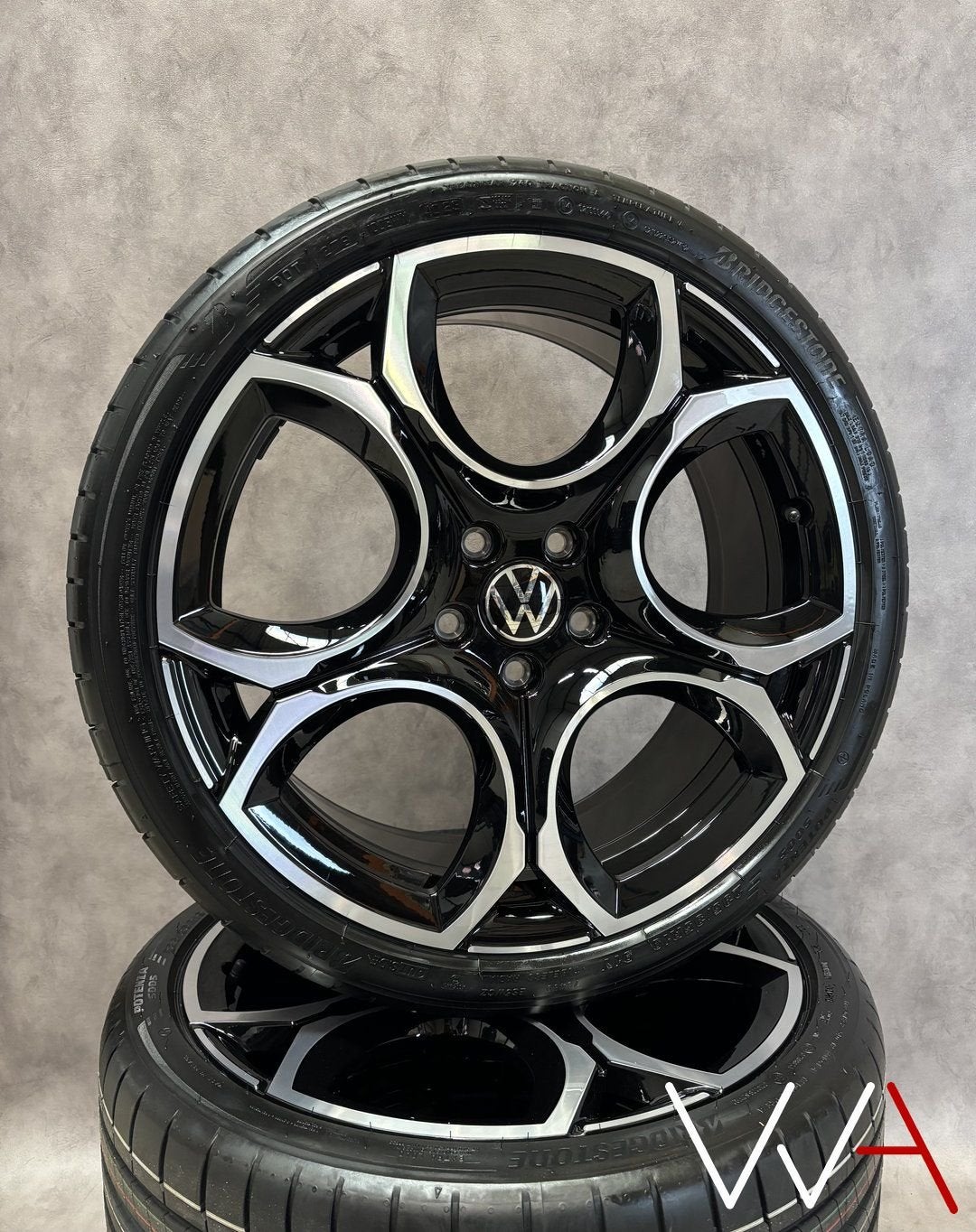 19'' Volkswagen Golf 8 Facelift GTI Queenstown wielenset BTW, 19 inch, -, -, Banden en Velgen