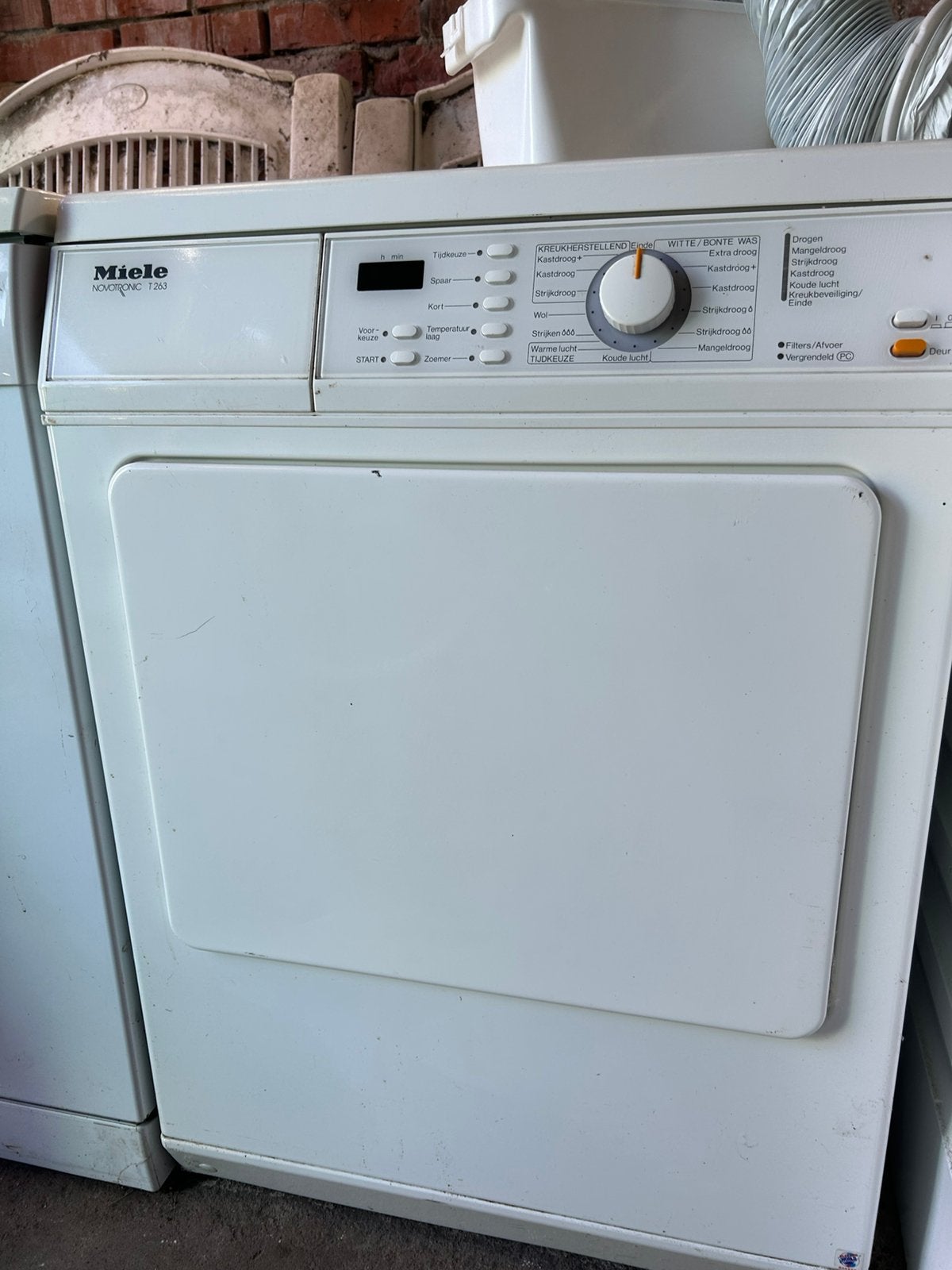 Miele Novotronic T263, Witgoed en Apparatuur, Ophalen, Luchtafvoer, 4 tot 6 kg, Zo goed als nieuw