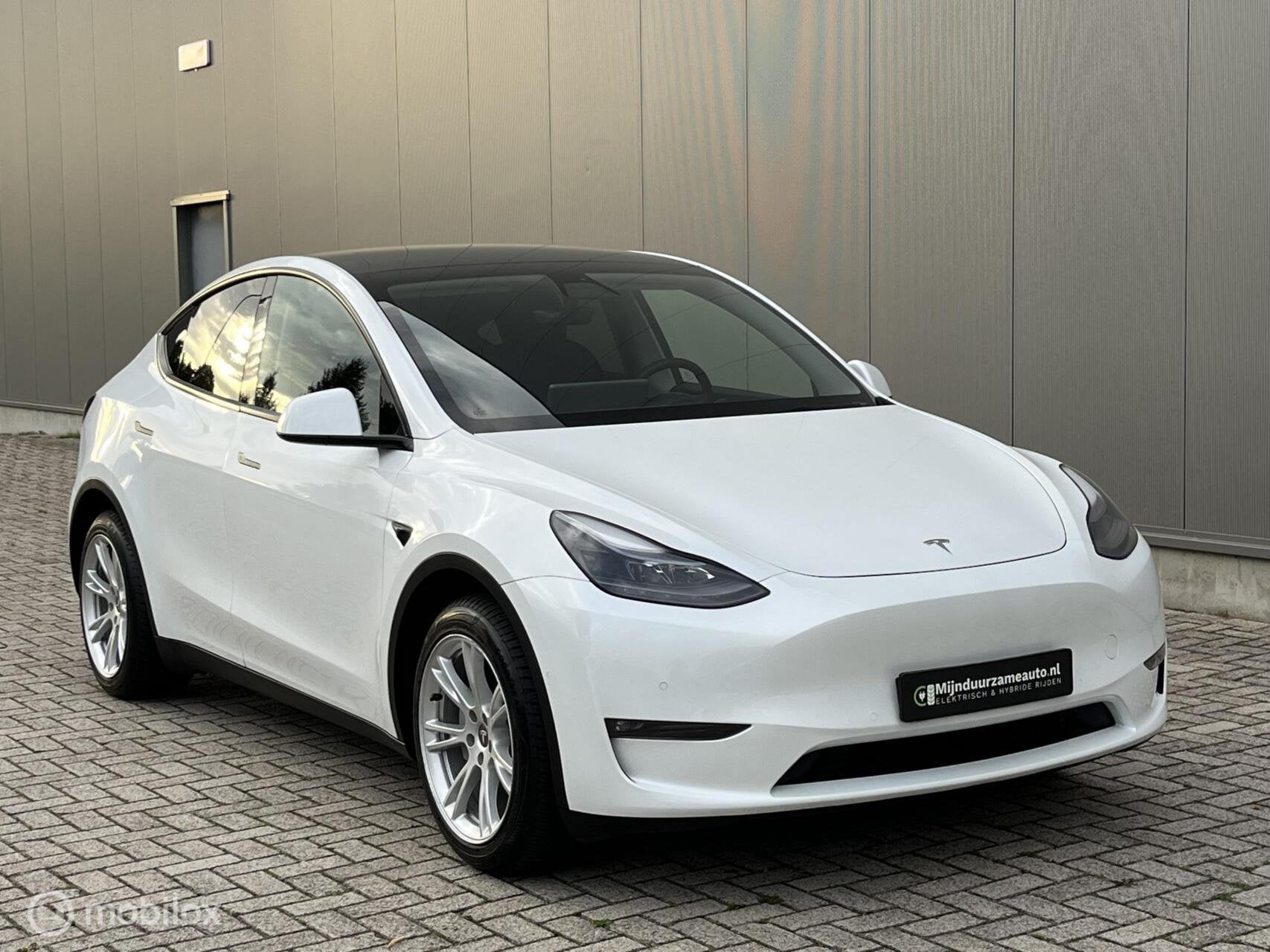 Foto 6 van Tesla Model Y Long Range AWD 75 kWh, FSD , Trekhaak Netjes