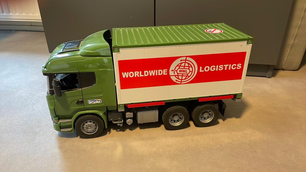 Bruder Scania vrachtwagen met container, Kinderen en Baby's, Speelgoed | Speelgoedvoertuigen, Verzenden, Zo goed als nieuw
