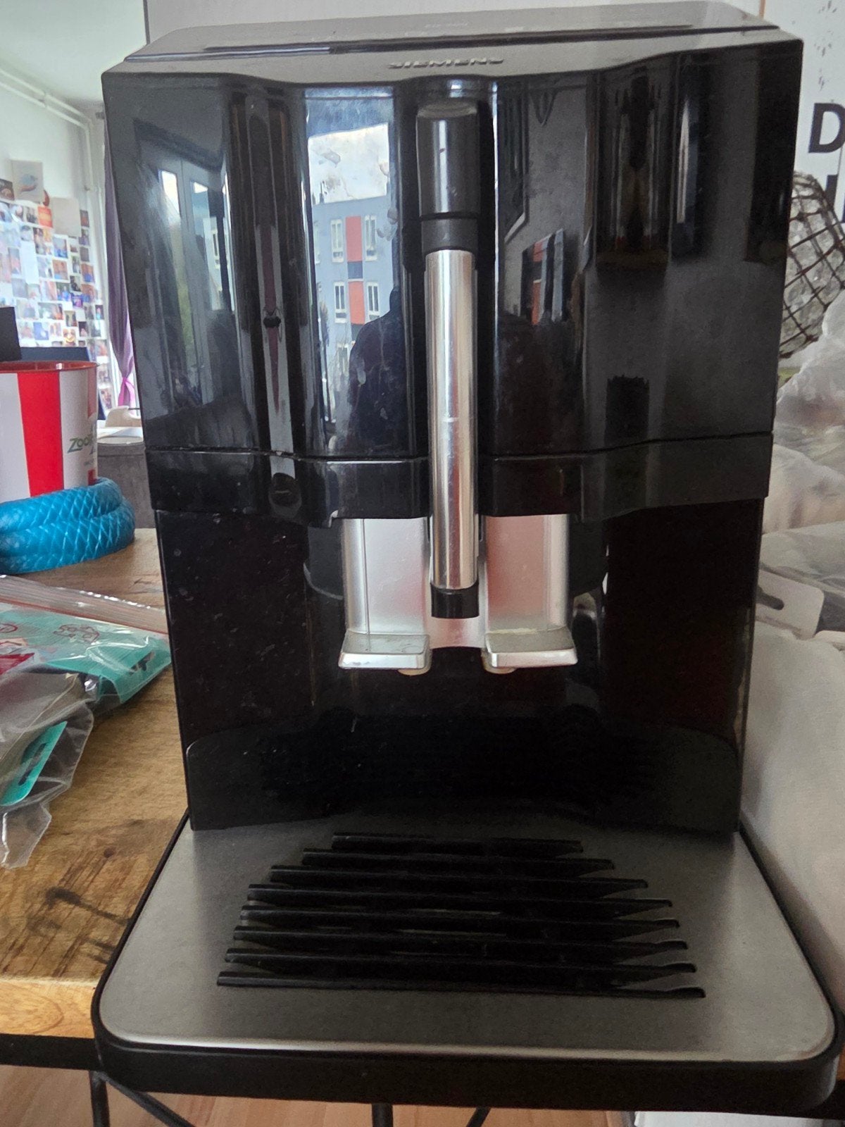 Siemens EQ.300 Volautomatische Espressomachine, Afneembaar waterreservoir, Espresso apparaat, Zo goed als nieuw, Koffiebonen