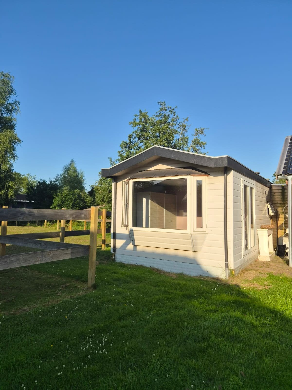 Stacaravan chalet  te koop 9,5 x 3,5 meter met 1 slaapkamer, Caravans en Kamperen, Tot en met 2