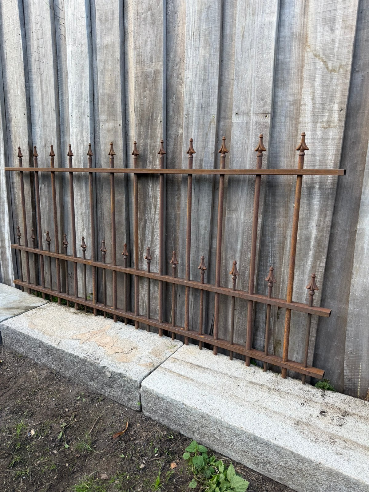Foto 5 van Landelijk ijzeren hekwerk 72 meter van 36 delen