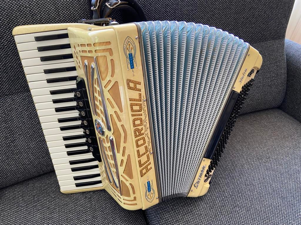 Accordiola Carmen 4 korig-2 rij grondbas nu €599, Gebruikt, Met koffer, Accordiola, 120-bas