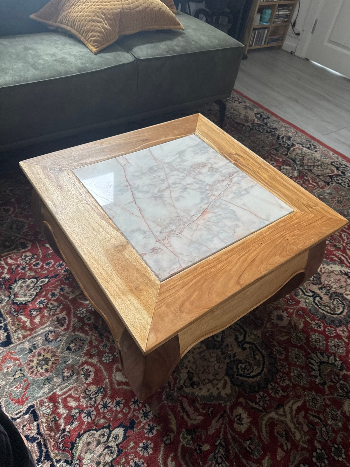 Salontafel met marmeren blad en houten onderstel, Huis en Inrichting, Ophalen, Gebruikt, Vierkant, 50 tot 100 cm