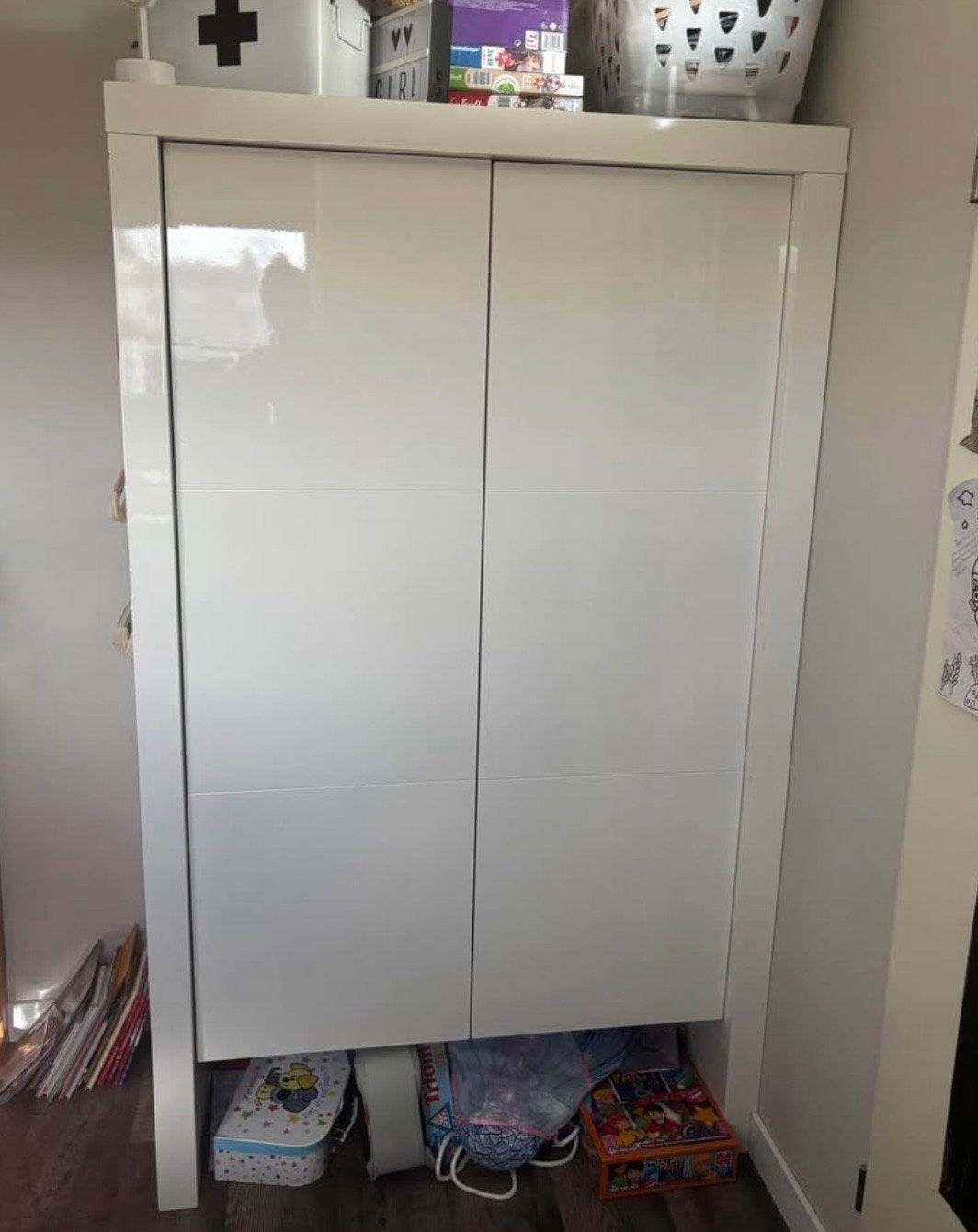 Hoogglans witte kledingkast babykamer (114x55x190 cm), Ophalen, Overige materialen, Gebruikt, 100 tot 150 cm