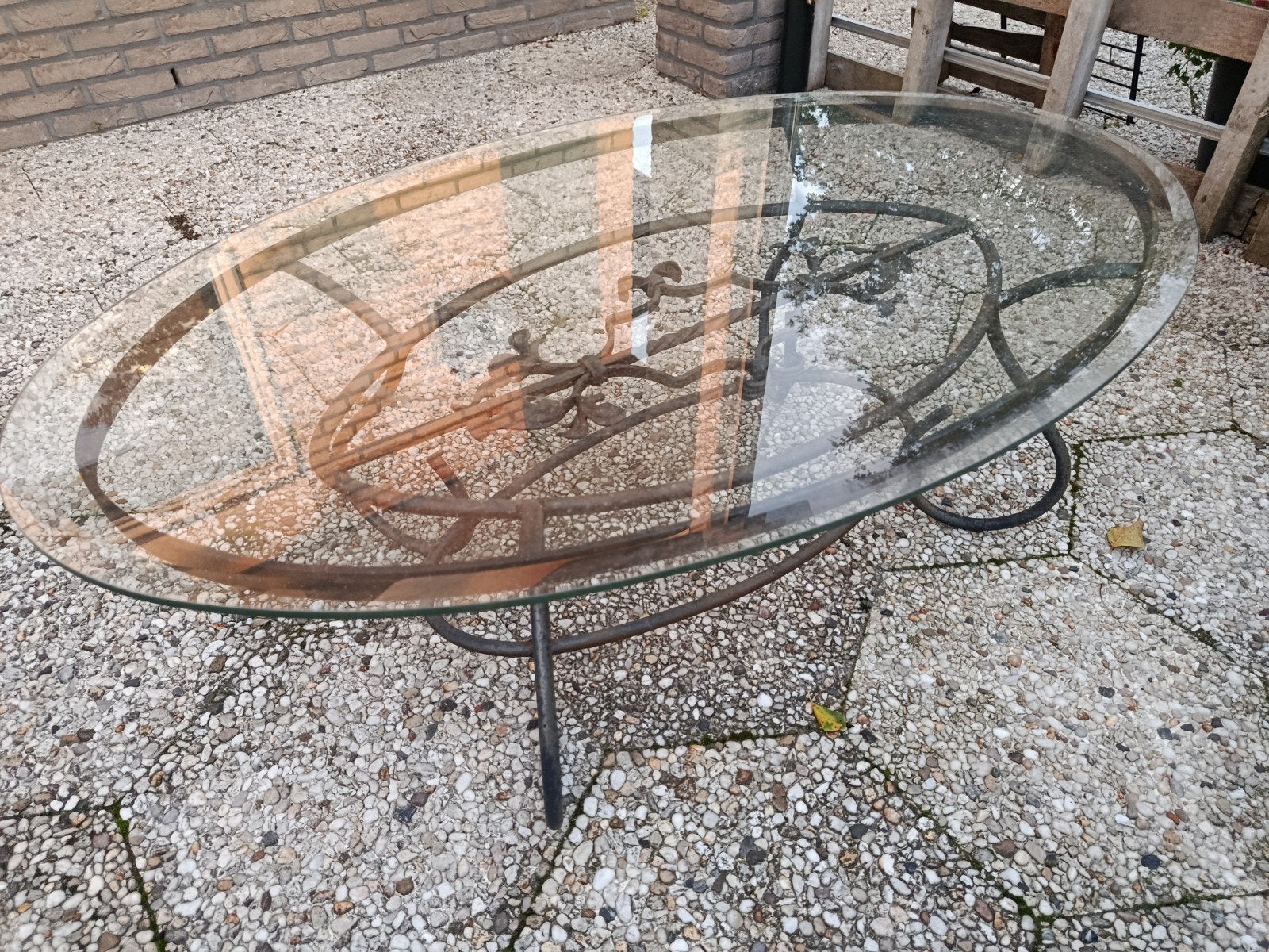 Ovale salontafel met glazen blad en smeedijzeren onderstel, Ophalen, Gebruikt, Ovaal, Metaal