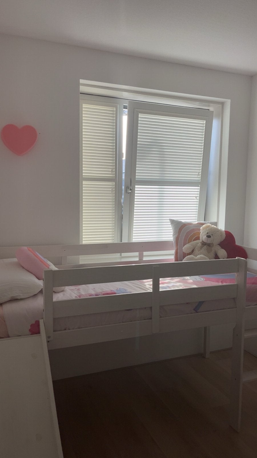 Halfhoogslaper met glijbaan - Rook- en diervrij huis, Kinderen en Baby's, 85 tot 100 cm, Gebruikt, Ophalen of Verzenden, Hoogslaper of Stapelbed