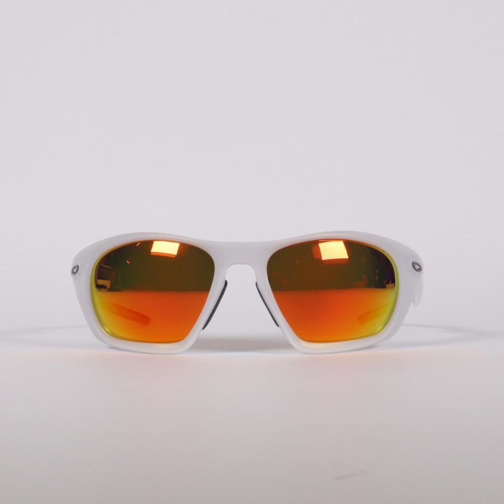 Oakley OO9431-1060 Zonnebril - A Grade, Oakley, Zo goed als nieuw, Support@oakley.com, 1 Icon, 1 Legacy Way
Foothill Ranch, CA 92610
USA