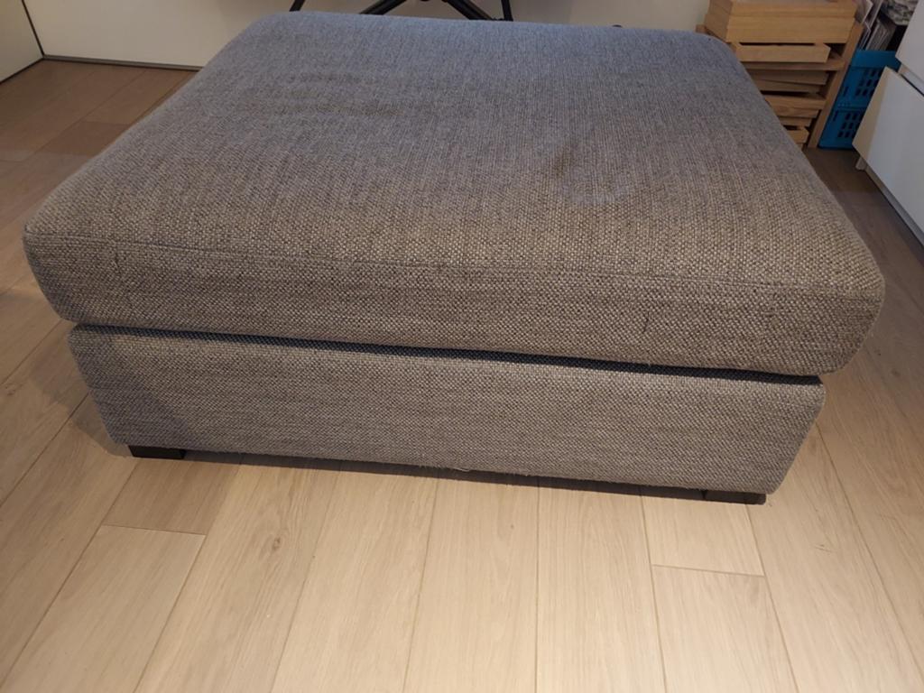 Mooie grijze hocker - Comfortabel en stijlvol, Huis en Inrichting, Gebruikt, Ophalen of Verzenden, 50 tot 75 cm, Vierkant