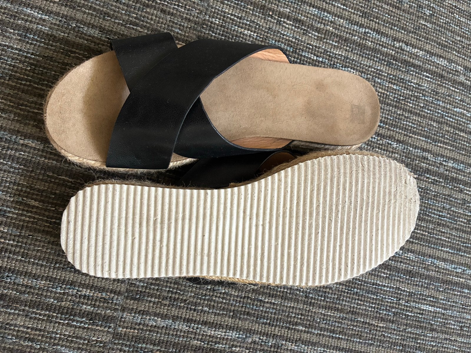 2paar slippers  van coco bella maat 40, Kleding | Dames, Schoenen, Ophalen of Verzenden, Zo goed als nieuw, Zwart