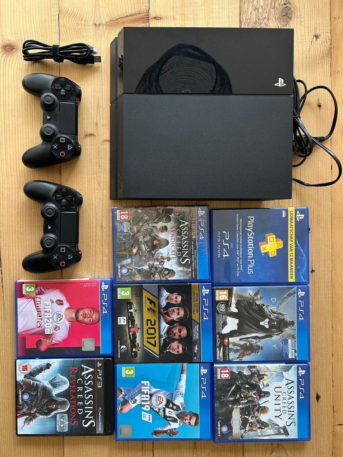 PS4 Slim 500GB met 2 controllers en 8 games, Spelcomputers en Games, Ophalen, Gebruikt