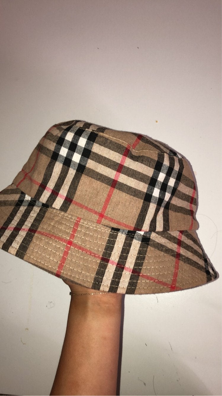 Burberry Bucket Hat - Klassiek Geruit Design, Kleding | Dames, Hoeden en Petten, Ophalen of Verzenden, Zo goed als nieuw, One size fits all