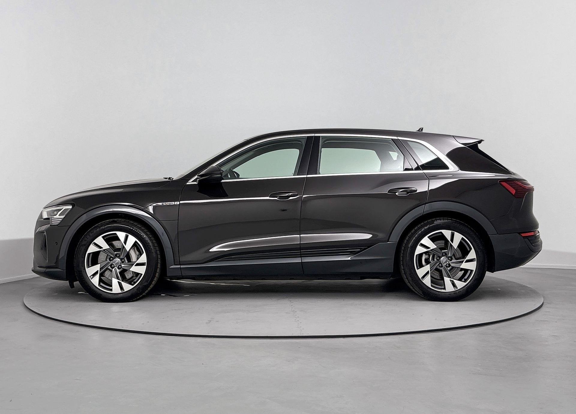 Audi Q8 e-tron 55 quattro Edition 115 kWh 408 PK | 100% SOH, Auto's, Stof, Q8 e-tron, Origineel Nederlands, https://media-marktplaats.export.dv.nl/23609368573/document-1.jpg