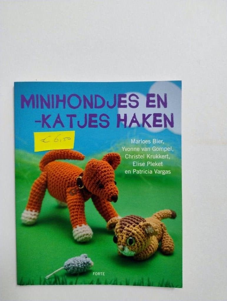 Haakboek Minihondjes en katjes haken, Ophalen of Verzenden, Zo goed als nieuw, Haken, Patroon of Boek