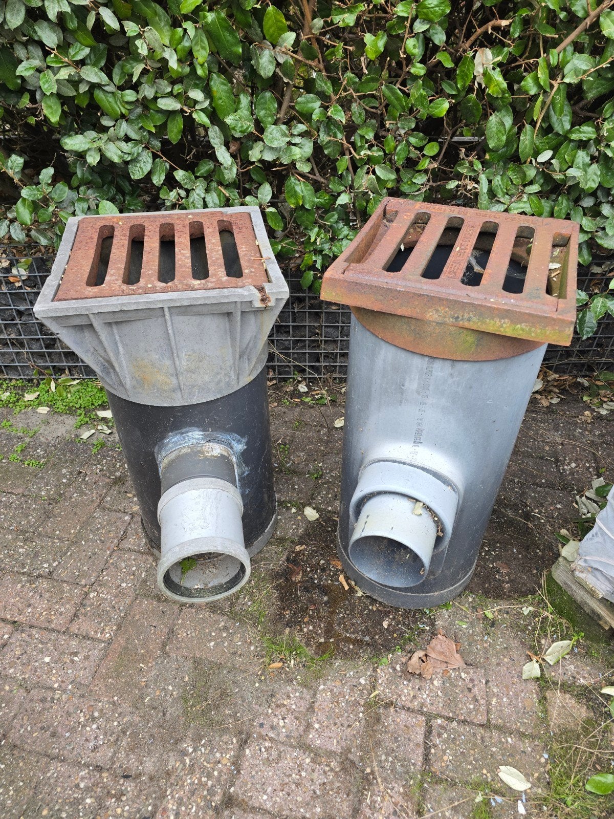 2x Afvoerput met rooster - Straatkolk, Ophalen, Afvoer, Gebruikt, Pvc