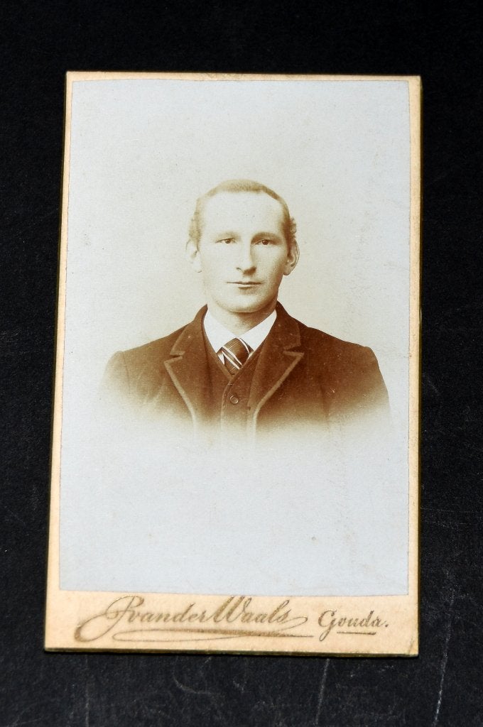 Antieke kabinetfoto man Van der Waals 1895 portret foto CDV, Verzenden, Voor 1940, Gebruikt, Overige onderwerpen