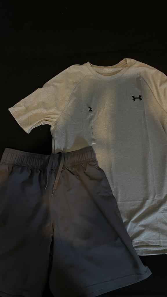 Under Armour sportset voor heren - Maat S - Nieuw met bon, Kleding | Heren, Sportkleding, Fitness, Nieuw, Ophalen of Verzenden
