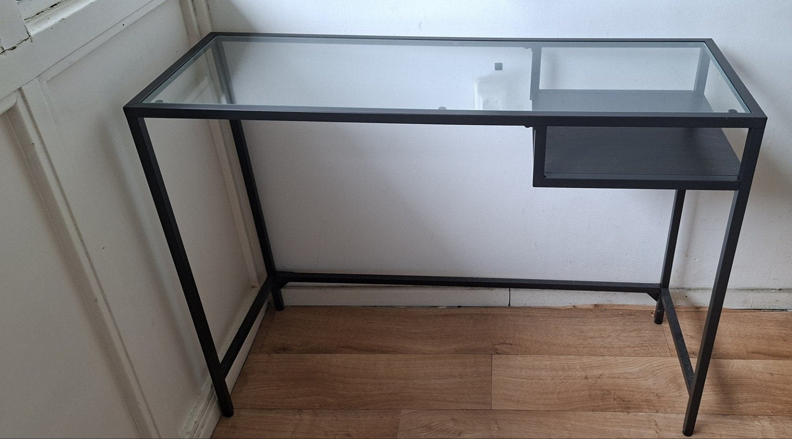 IKEA VITTSJÖ Laptoptafel / Bureau - Zwartbruin/Glas, Ophalen, 36 cm, Zo goed als nieuw, IKEA