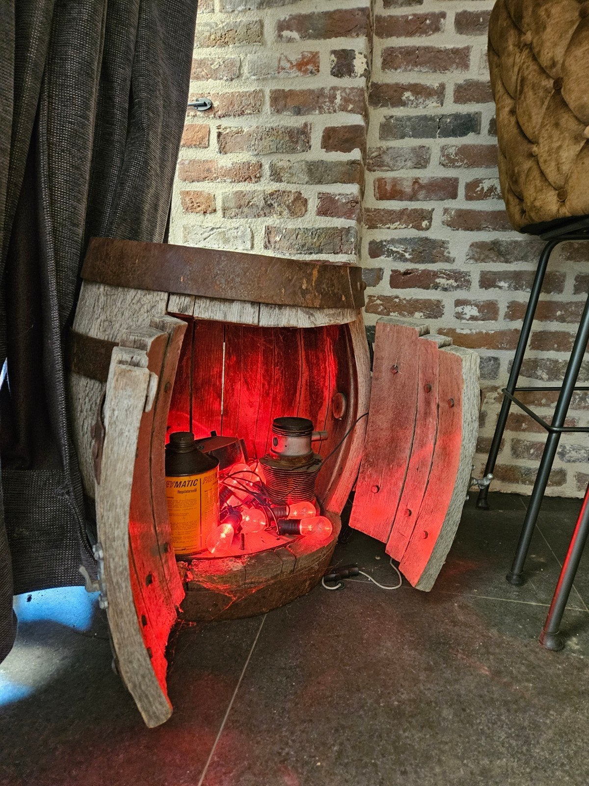 Oud houten vat met scharnierende deurtjes, Ophalen of Verzenden