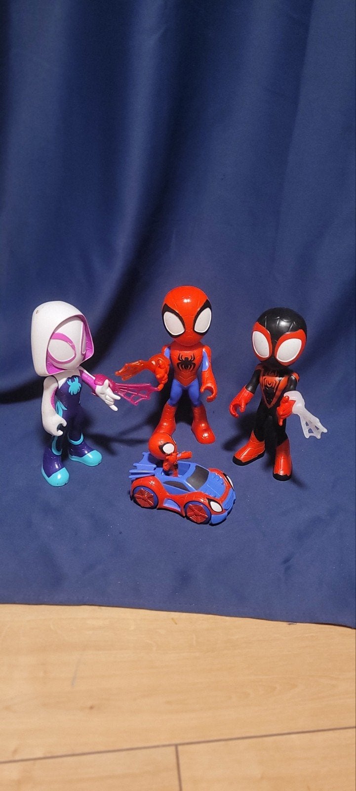 Spidey en zijn vriendjes actiefiguren met auto, Ophalen