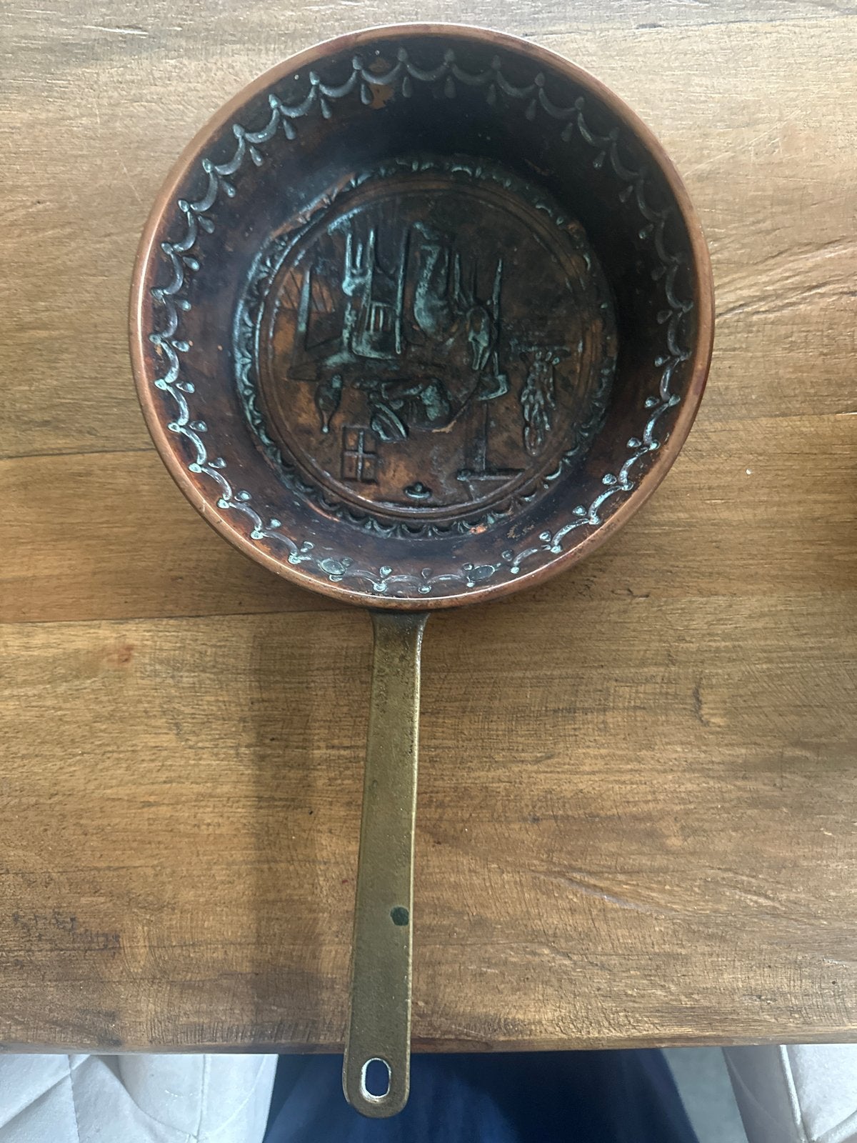 Antieke Koperen Pan met Reliëfdecoratie, Antiek en Kunst, Antiek | Koper en Brons, Ophalen of Verzenden, Koper