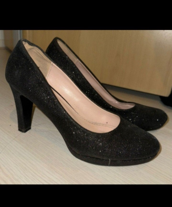 zwarte pump, Kleding | Dames, Schoenen, Ophalen of Verzenden, Zo goed als nieuw, Zwart