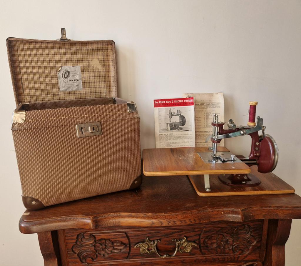 🤩 BIJZONDER 🤩 Antieke Essex miniatuur naaimachine, Antiek en Kunst, Ophalen of Verzenden