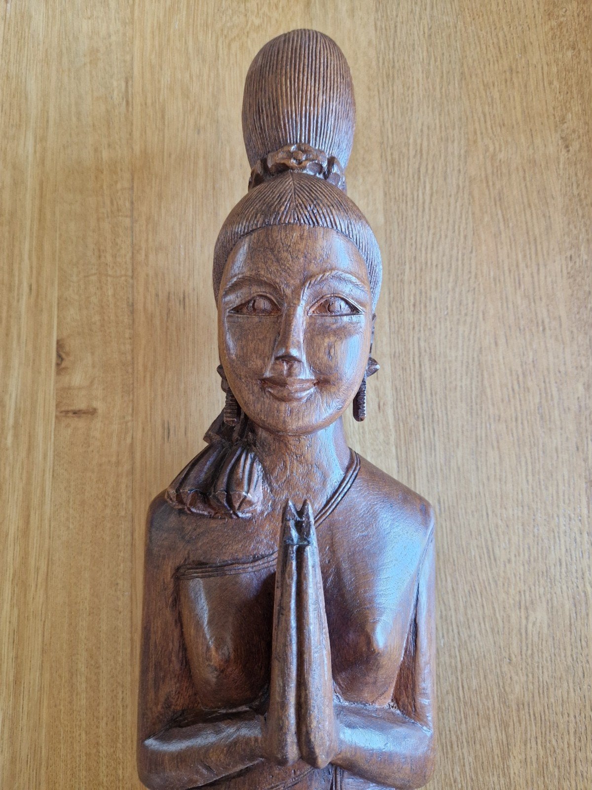 Massief houten beeld, Ophalen