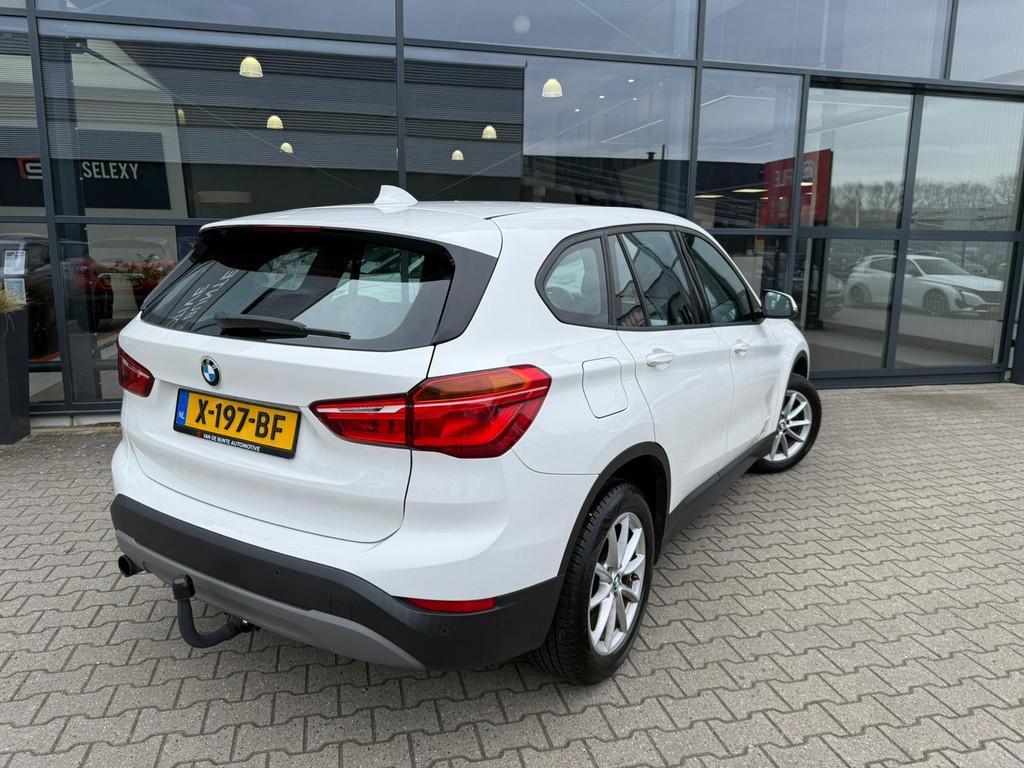 BMW X1 sDrive18i Centennial Executive *Trekhaak*, Auto's, Gebruikt, Euro 6, Wit, 19 km/l