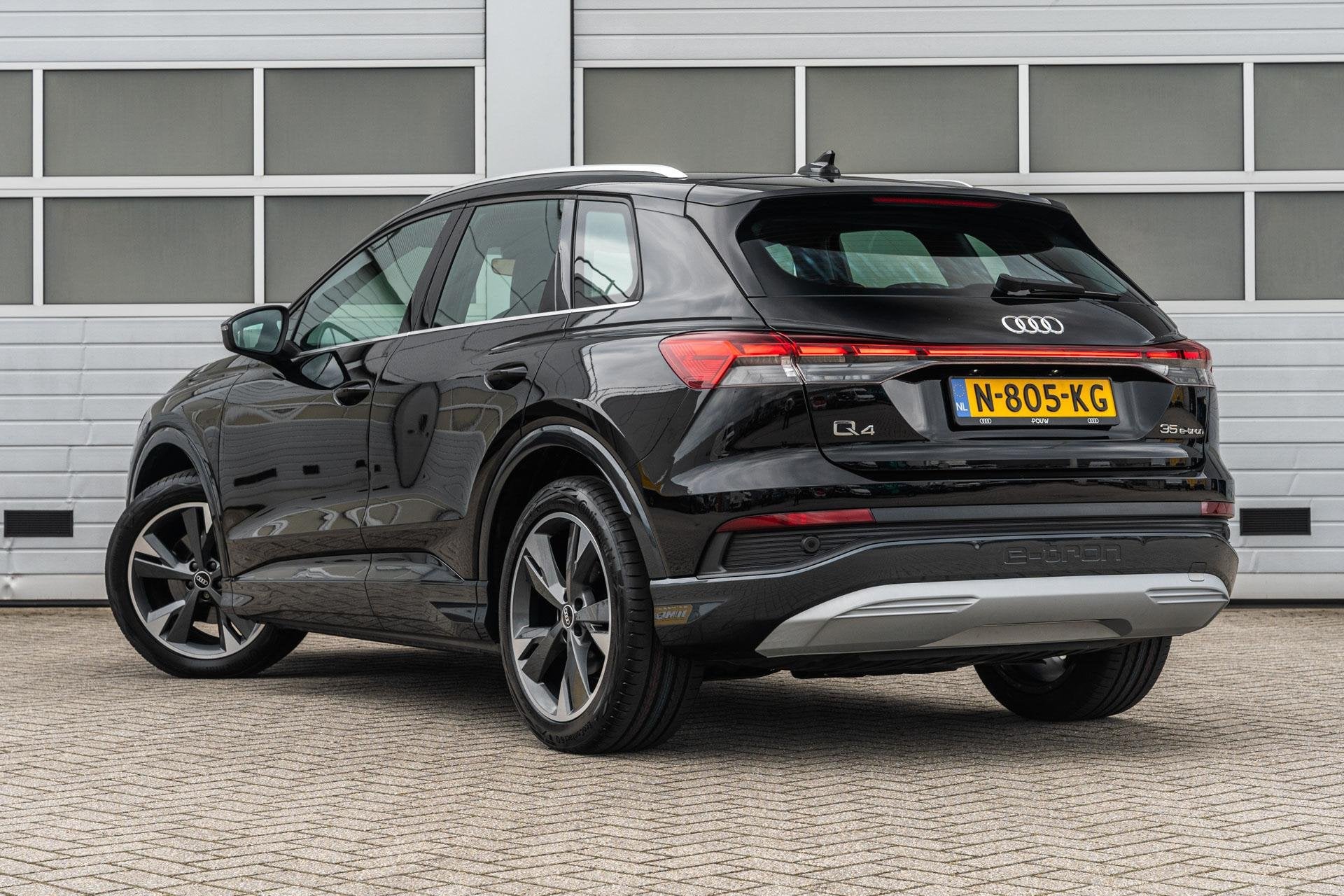 Audi Q4 e-tron 35 170pk Advanced edition 55 kWh | Stoelverwa, Auto's, Automaat, Gebruikt, Zwart, 1865 kg